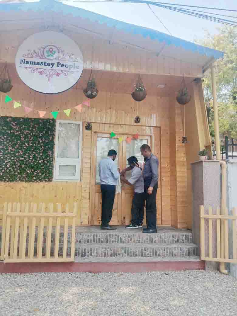 MDDA seizes unauthorised constructions, checks parking facility in commercial establishments