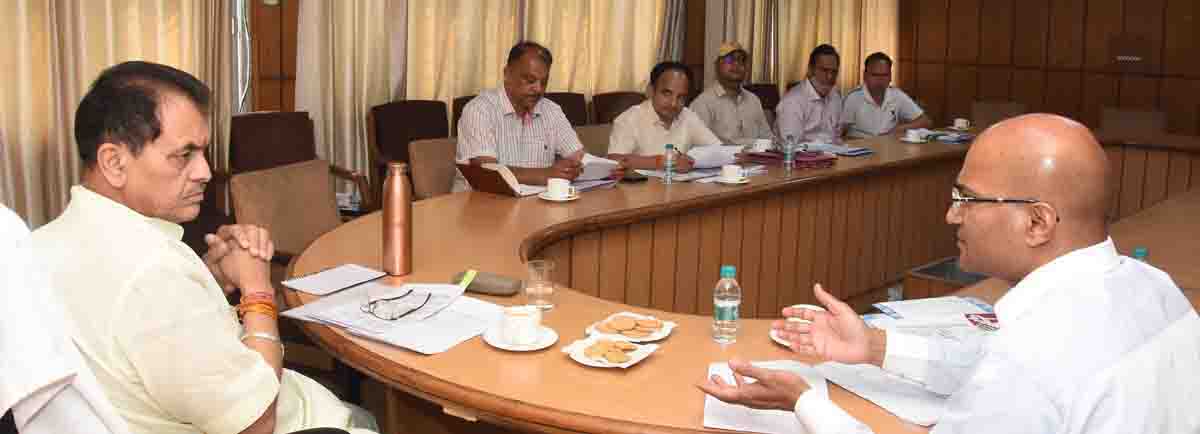 Minister Agarwal reviews progress in asset distribution issue