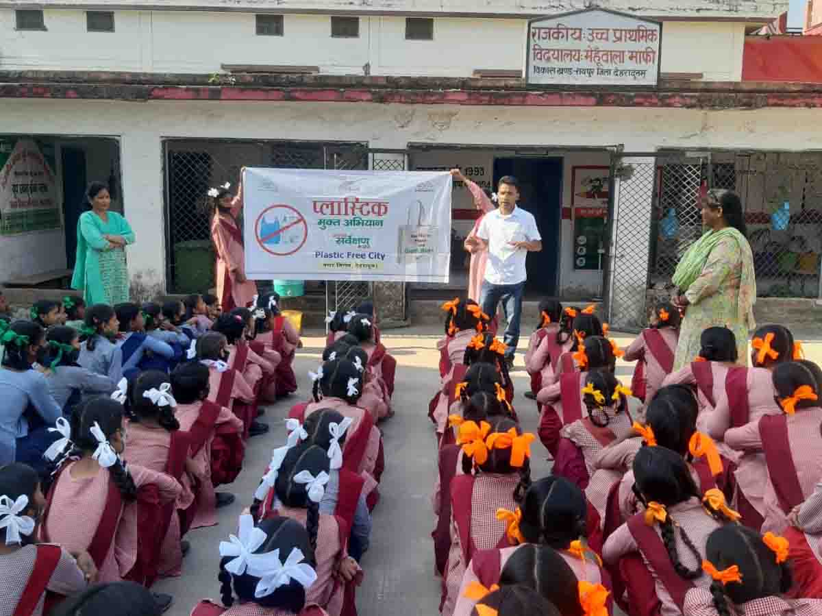 Over 580 student volunteers connect with MCD’s plastic-free campaign