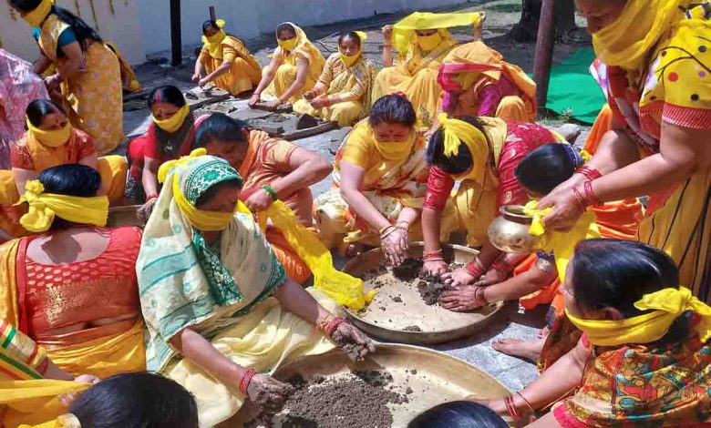 Sesame oil ritually extracted for lord Badrinath