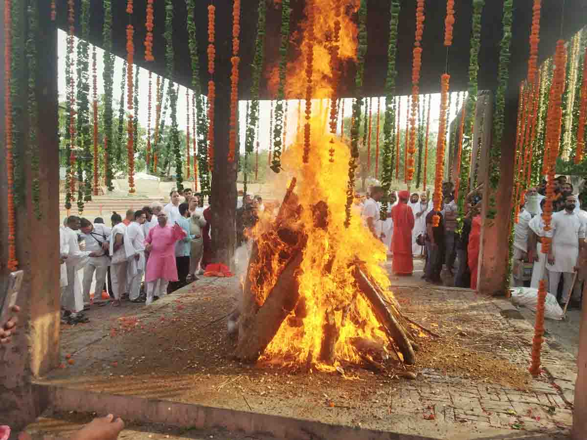 Last rites of Swami Muktanand held