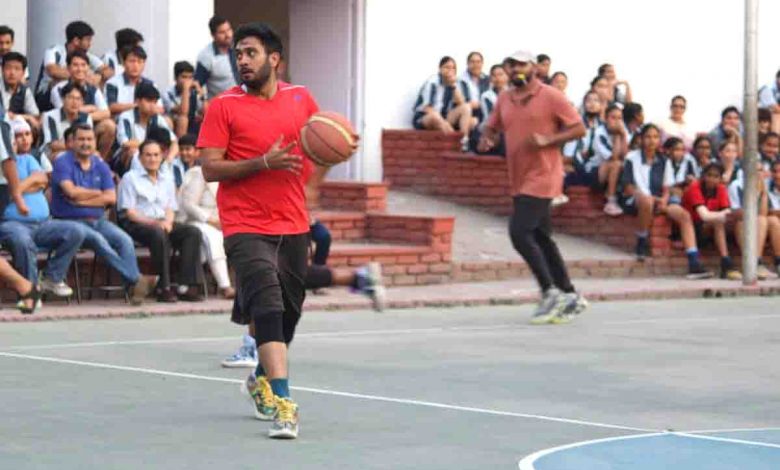 Staff team defeats students in basketball match