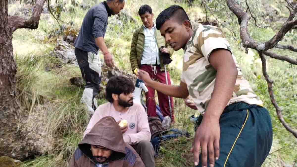 UP tourists rescued by authorities from Khaliya Top