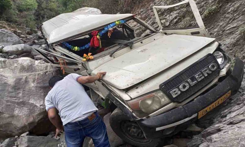 Two dead, nine injured after jeep falls off road