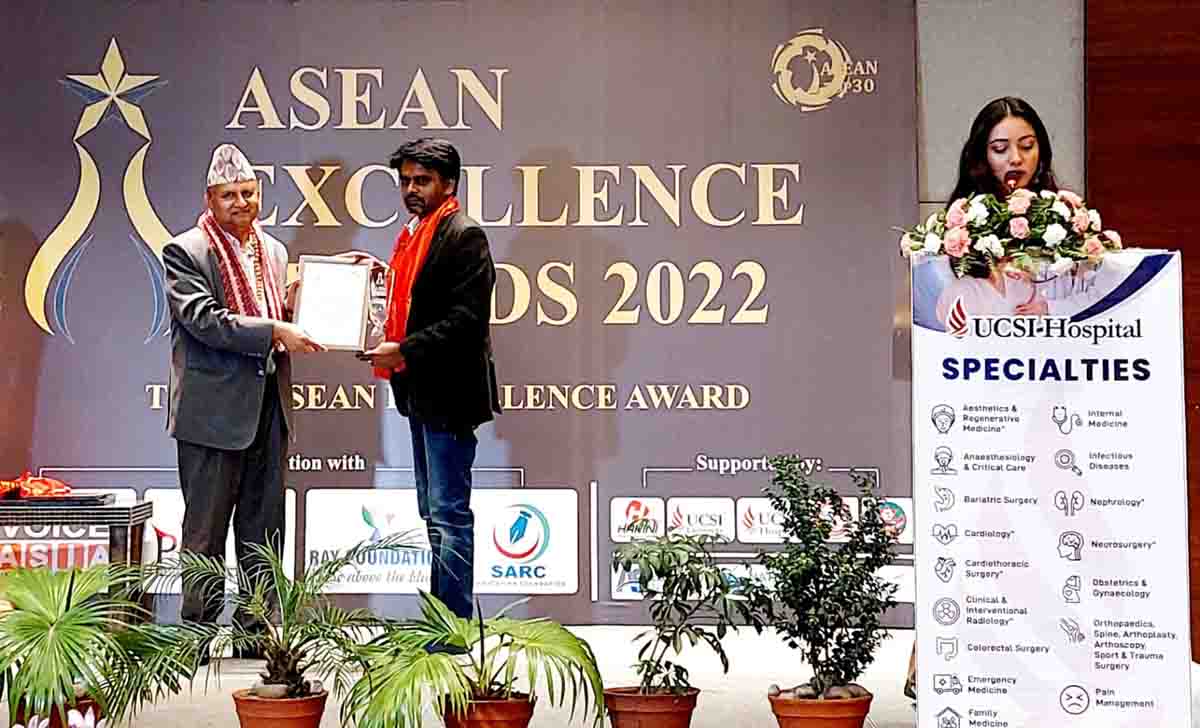 Biotech scientist receives Asian Excellence Award