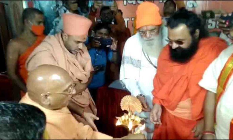 Members of religious fraternity condemn conversion & stone pelting.jpeg