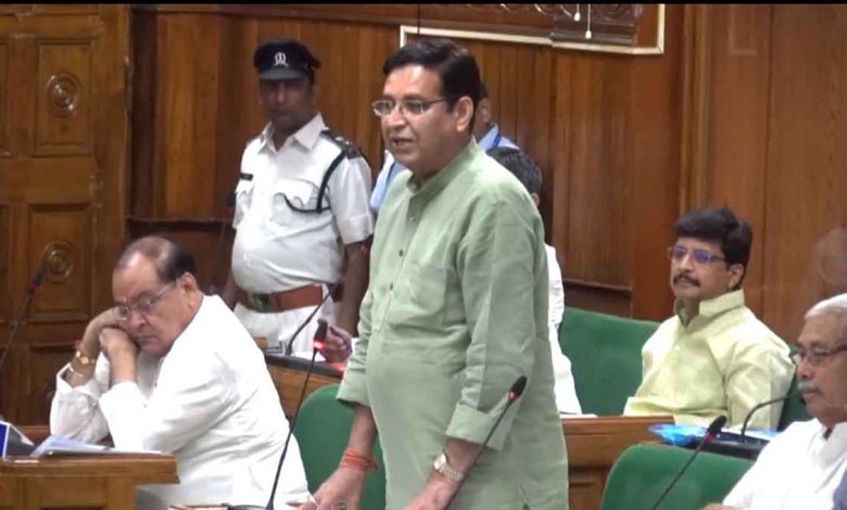 Opposition corners ministers on asset distribution