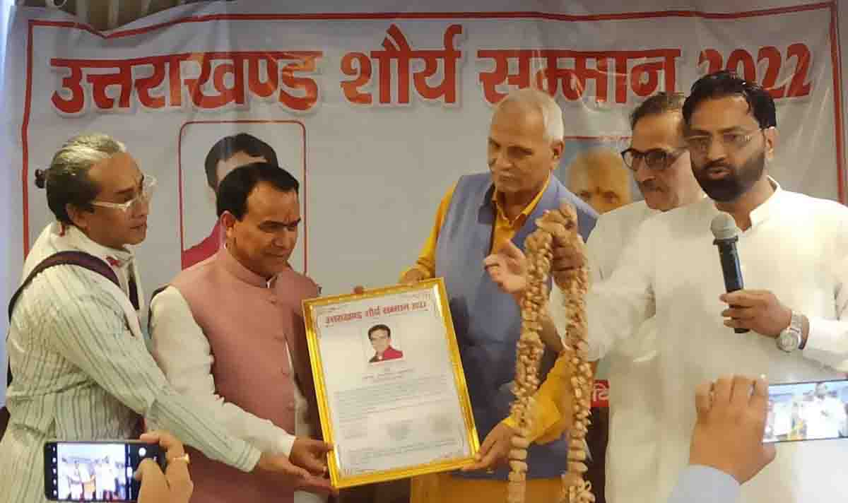 Rawat presented U’khand Shaurya award.jpeg