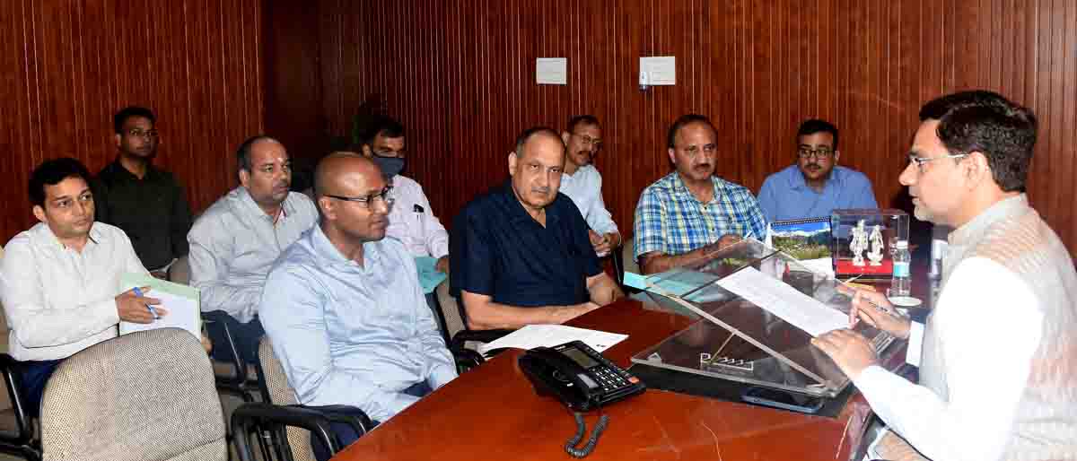 Connect women, youth with dairy & fishery schemes- Bahuguna