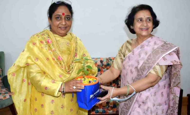 AIIMSR Directtor meets speaker khanduri