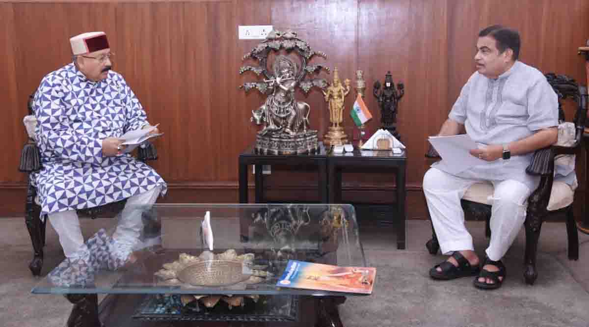 Maharaj raises various issues with Gadkari