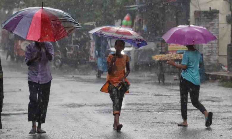 Heavy rain warning issued for three districts today