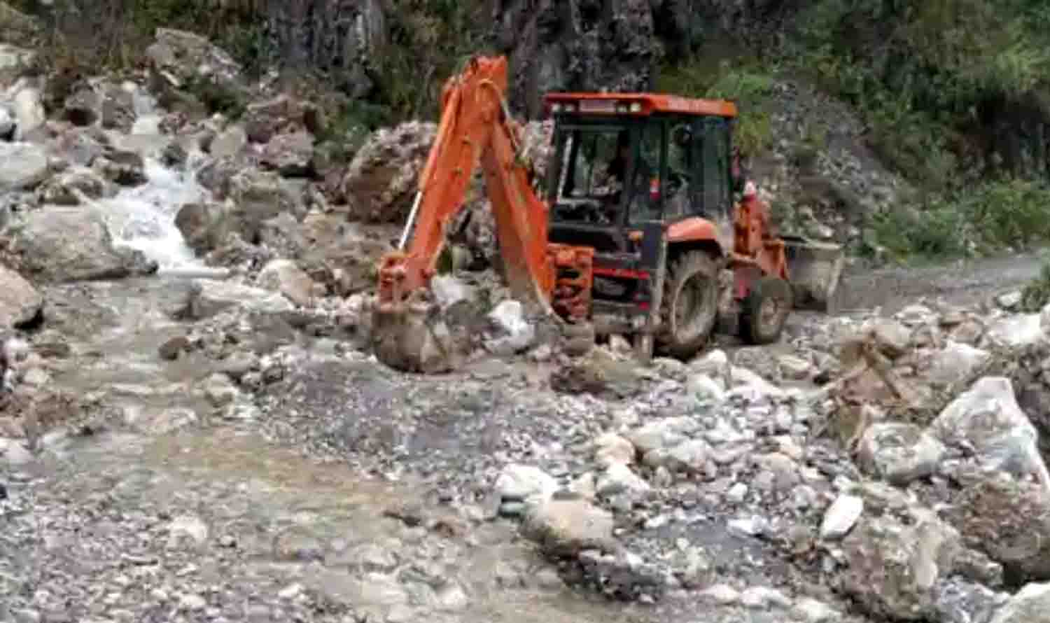 91 roads including 4 border roads blocked in State