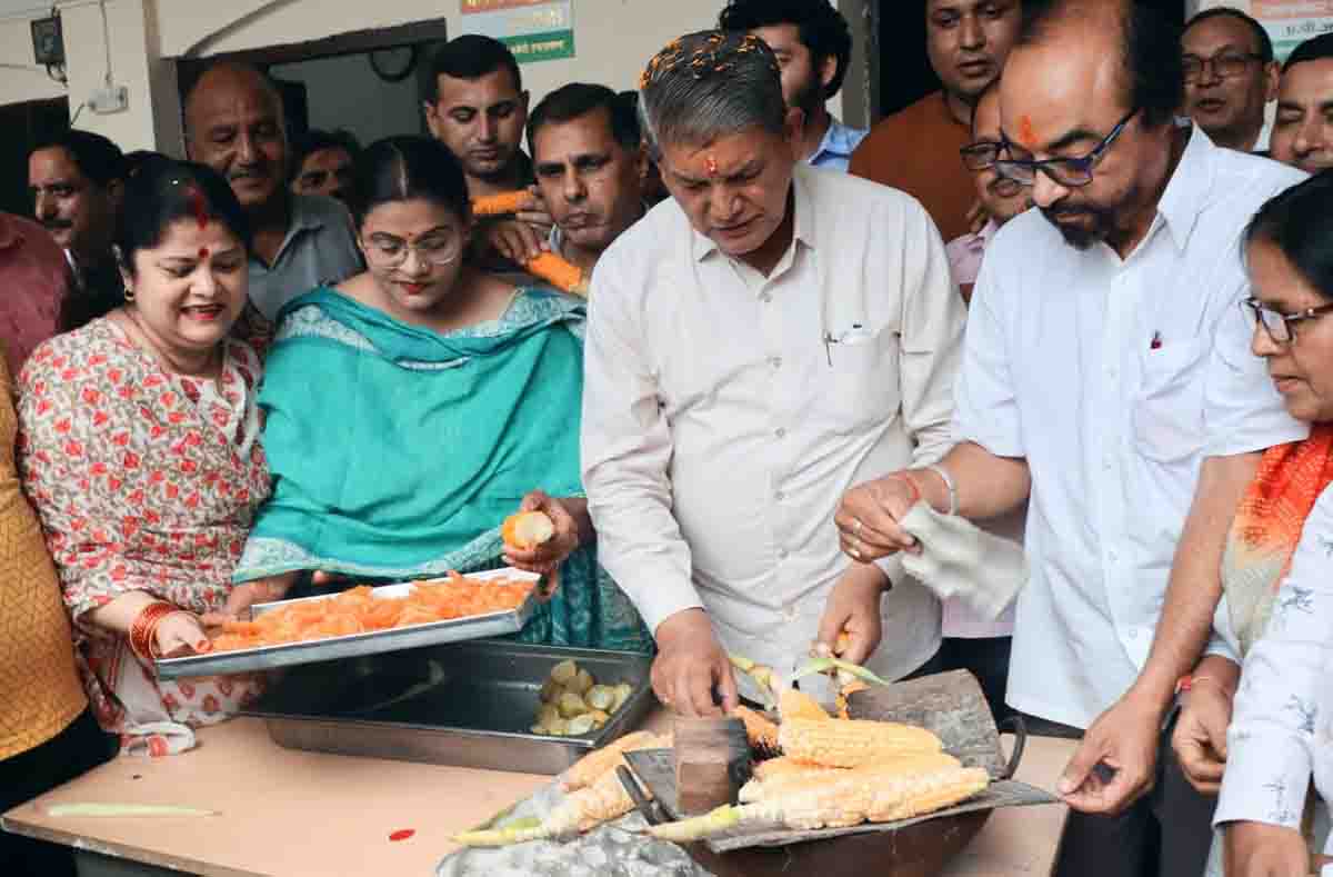 Harish Rawat organises Bhutta- Jalebi party