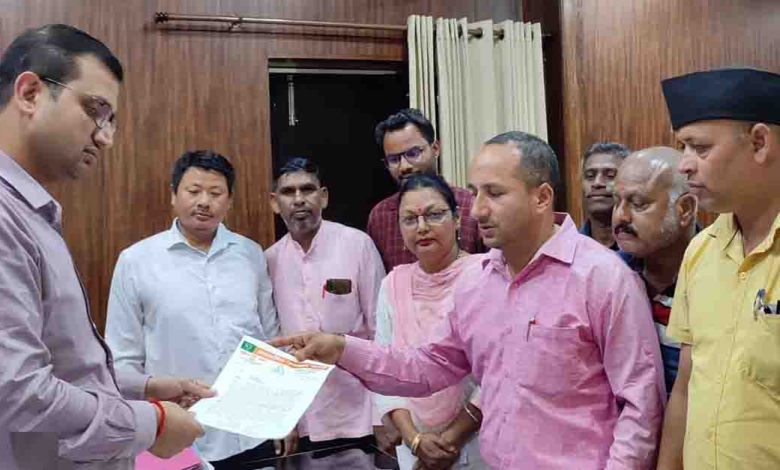 Councillors complain to commissioner