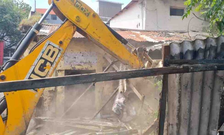 MDDA demolishes structures in Indira Market