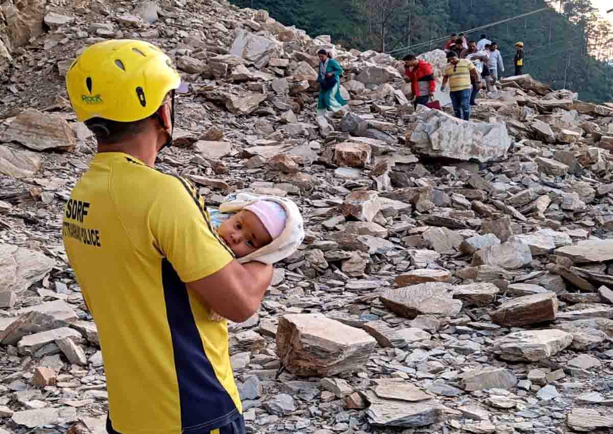 SDRF rescues people stranded in Pithoragarh landslide