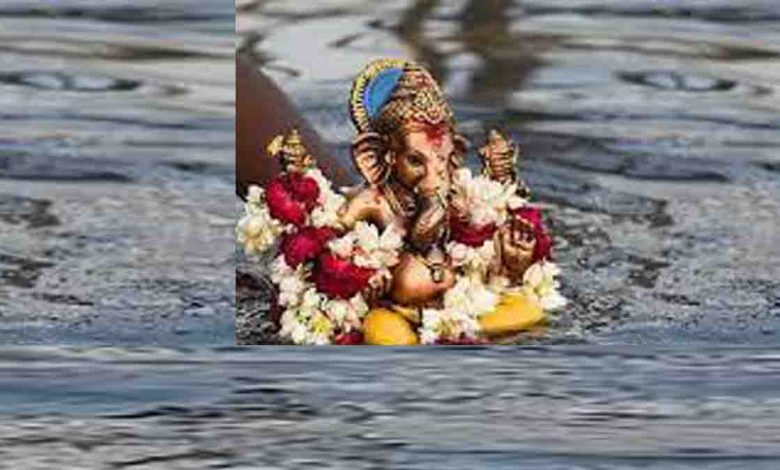 immersing Ganesh idol in Ganga copy