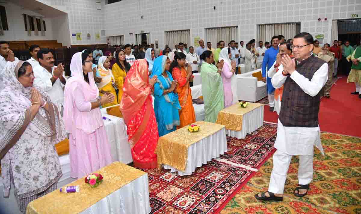 CM meets victorious Panchayat candidates.jpeg