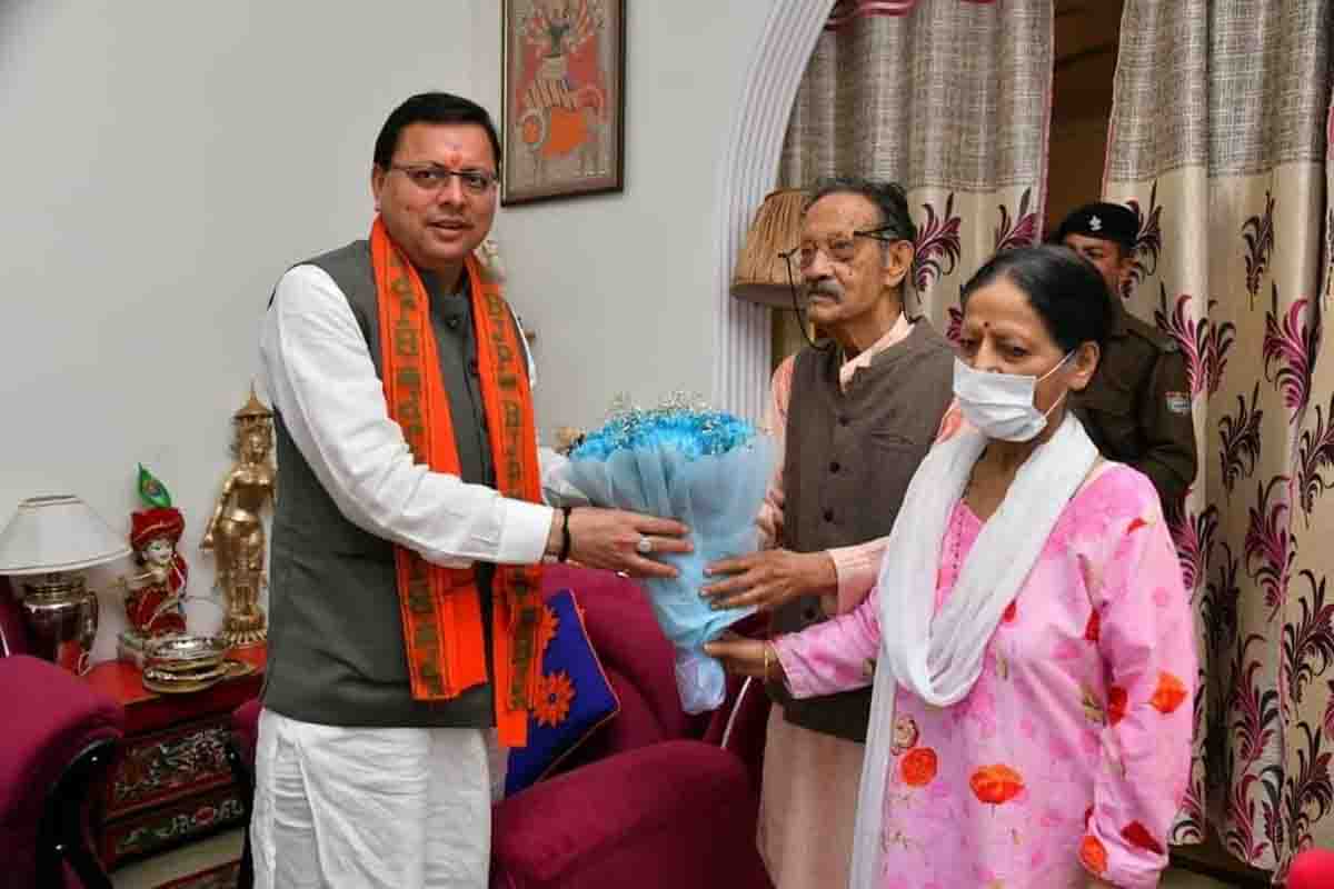 Dhami meets former CM khanduri on Deepawali