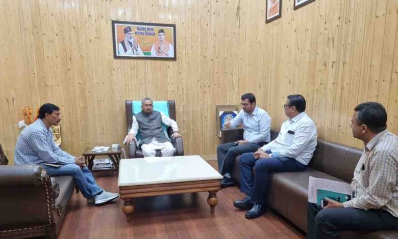 Mayor warns EESL of terminating contract if it fails to repair lights before Deepawali