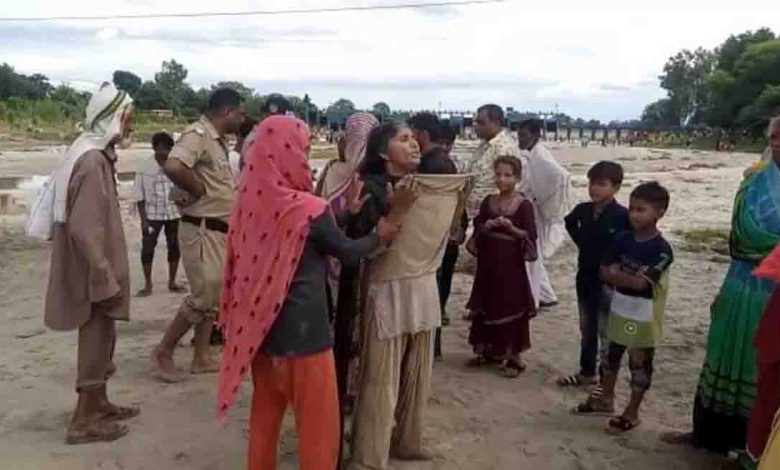 Three drown while bathing in seasonal river