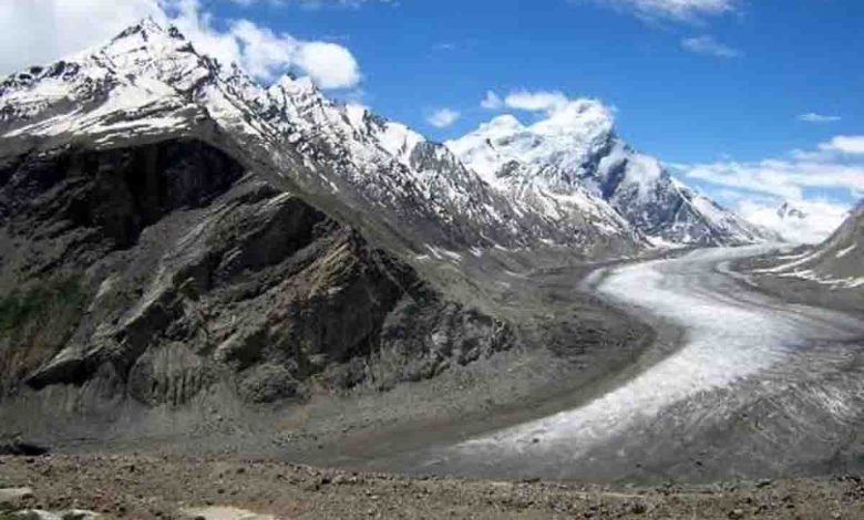 avalanche on the Dokrani Bamak glacier in Uttarkashi