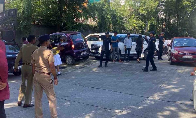 traffic mismanagement outside schools in Doon