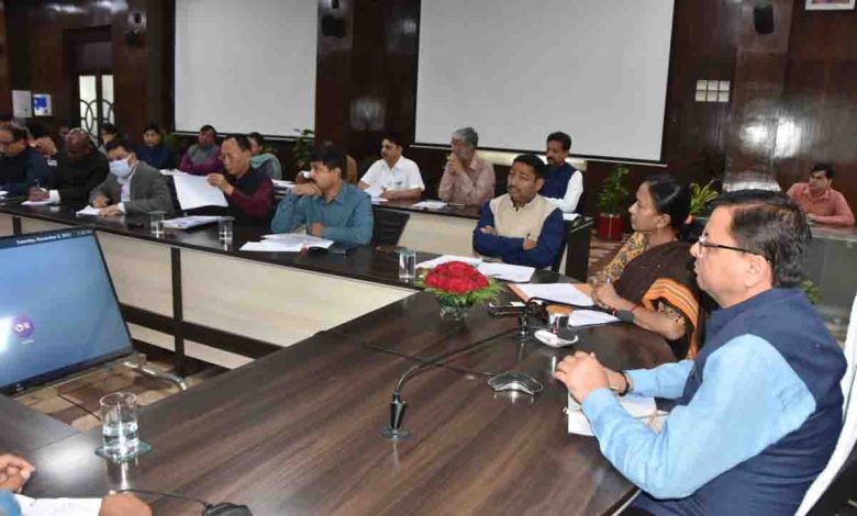 CM directs secretaries to give vacant post details within a week