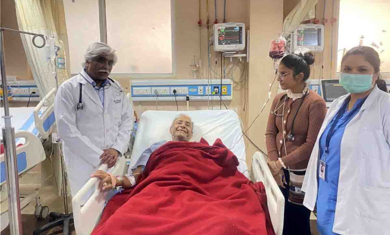 Cardiologists save life of 74-year-old using new technique