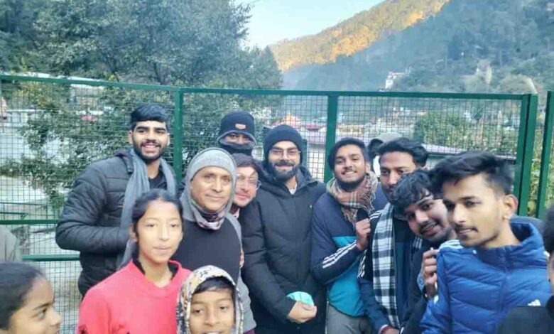 Kohli pays obeisance to Baba Neem Karoli in Nainital