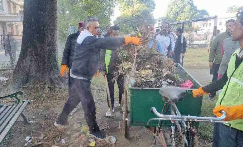 Mayor orders officials to act against encroachment in Karnpur area
