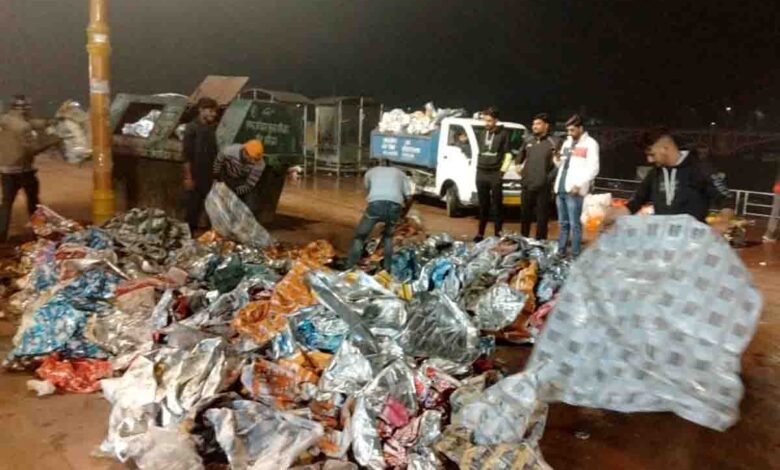 Use of plastic items continues unabated on Ganga Ghats
