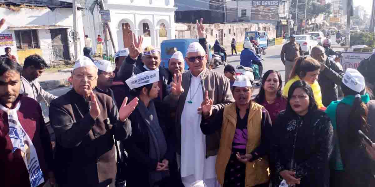 AAP workers celebrate MCD victory in Doon