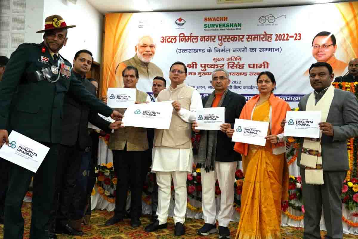 CM felicitates civic bodies for achievements in SS22