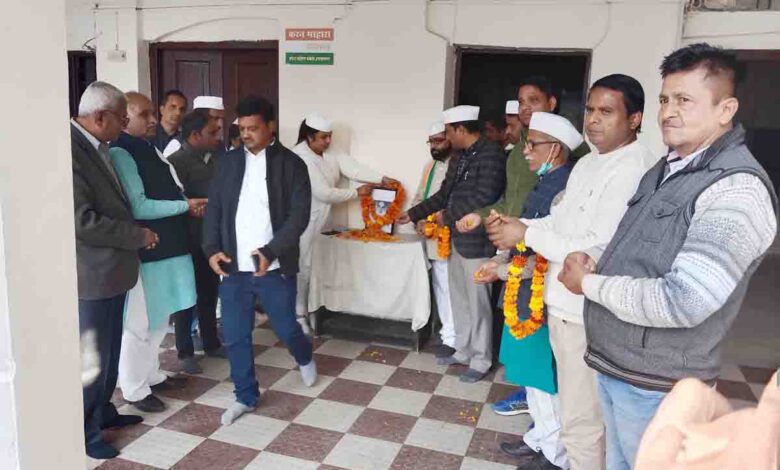 Congress pays tribute to Badoni on anniversary