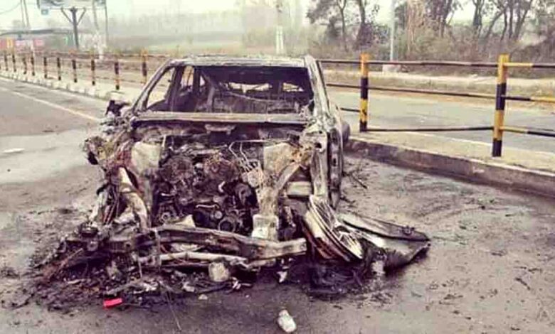Cricketer Rishabh Pant injured after car hits divider near Roorkee