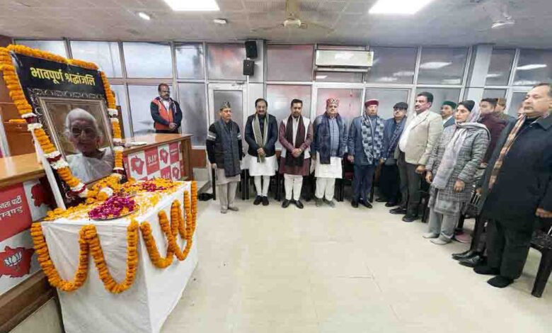 BJP leaders pay tributes to Hiraba Modi