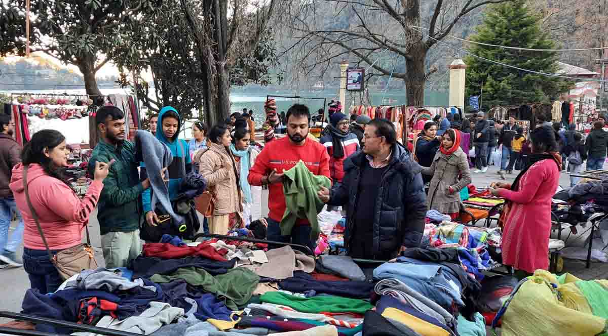 Tourists throng to Nainital