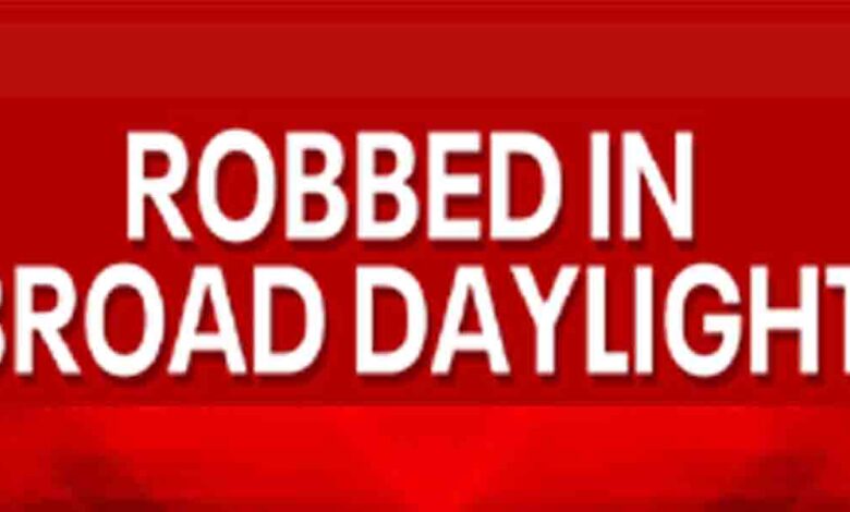 robbed in broad daylight