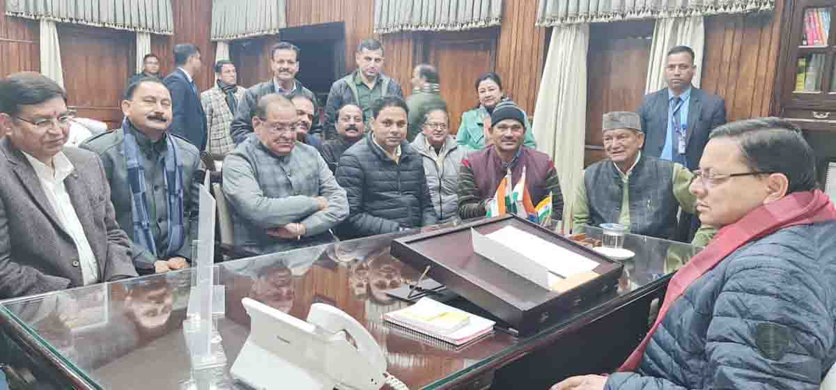 Congress leaders discuss Joshimath situation with CM