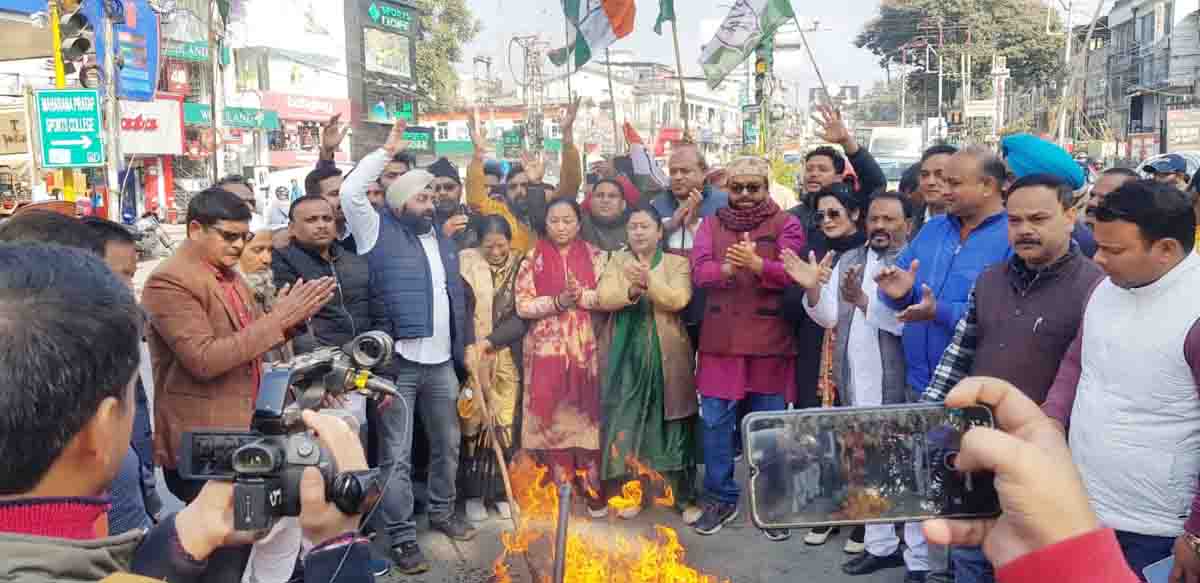 Congress stages protest against increase in power tariff