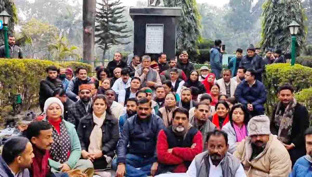 Demolition order sans compensation shows Govt’s insensitivity Rawat