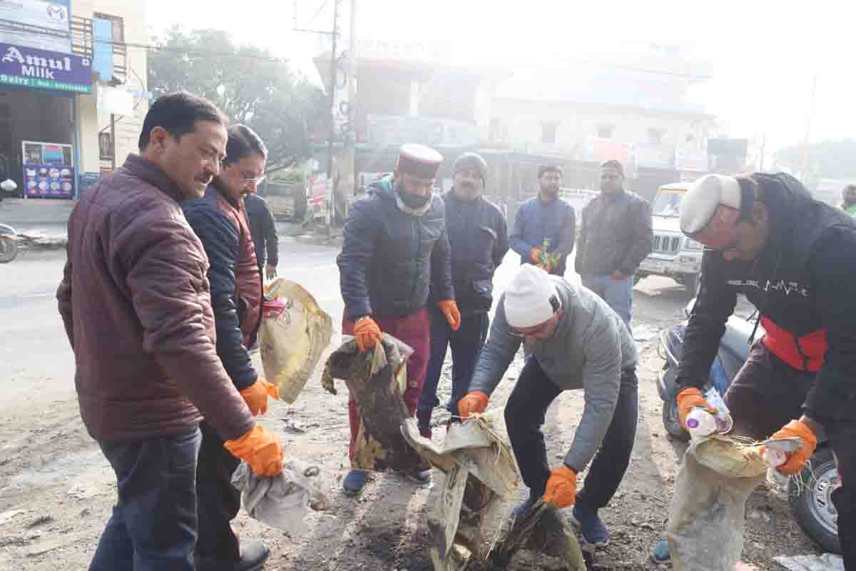 'Gama' conducts cleanliness campaign with Raipur MLA