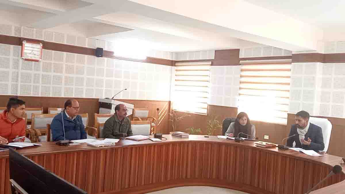 Pauri DM directs officials to expedite work on CM’s announcements