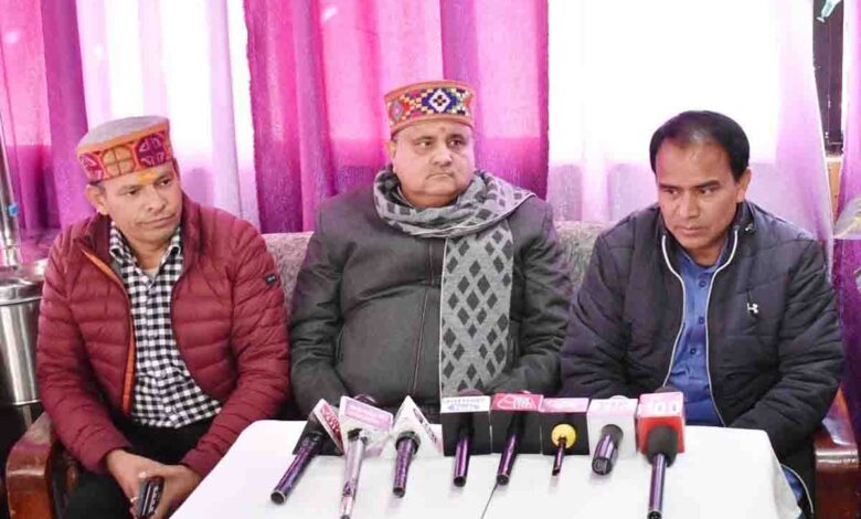 Govt standing with affected families: Dhan Singh Rawat