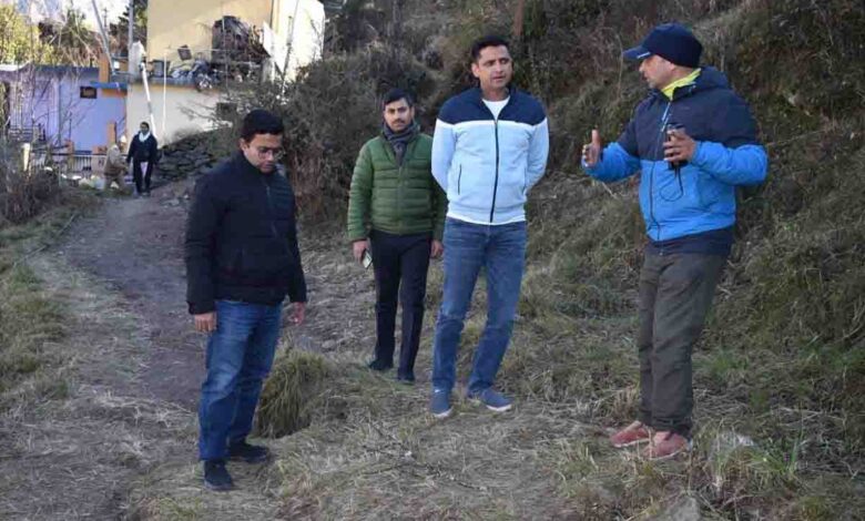 Senior officials assess ground situation in sinking Joshimath
