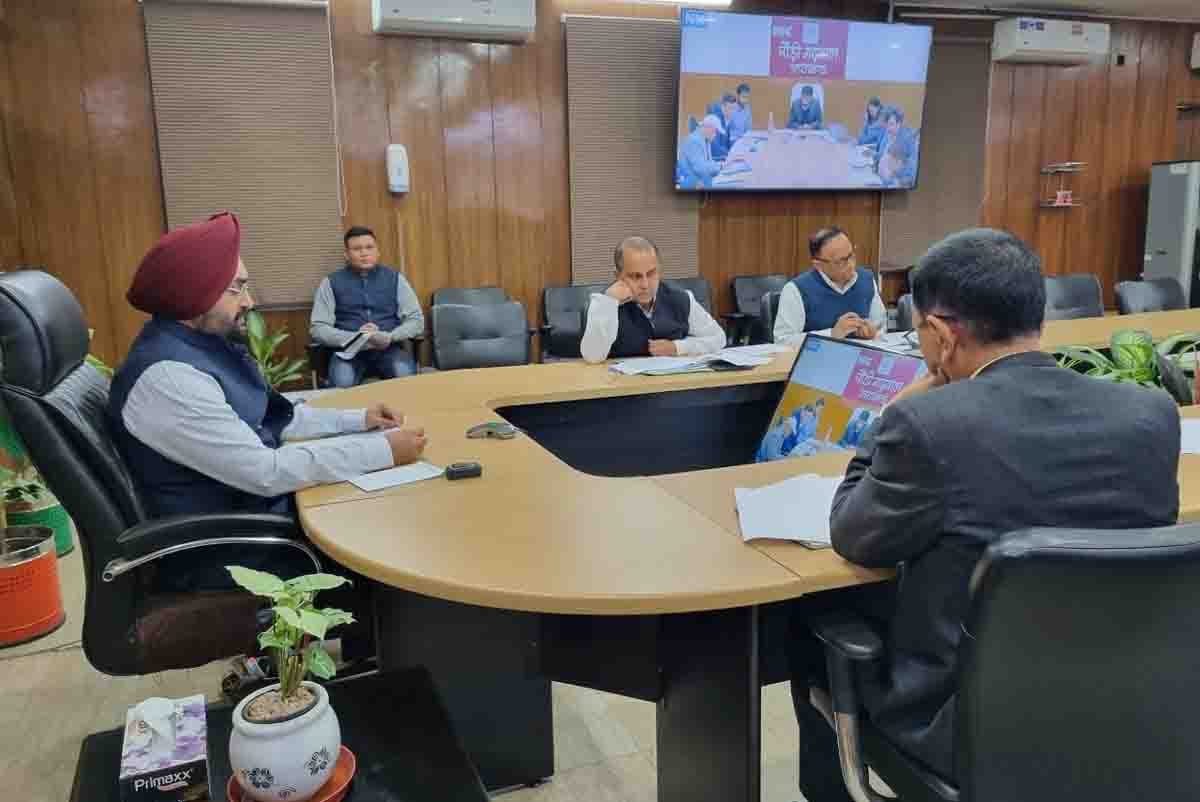 Sandhu directs officials to rid Pauri roads of potholes