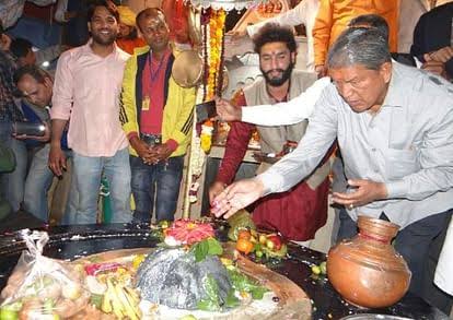 Cong offers prayers at Shiva temples for better sense to State govt