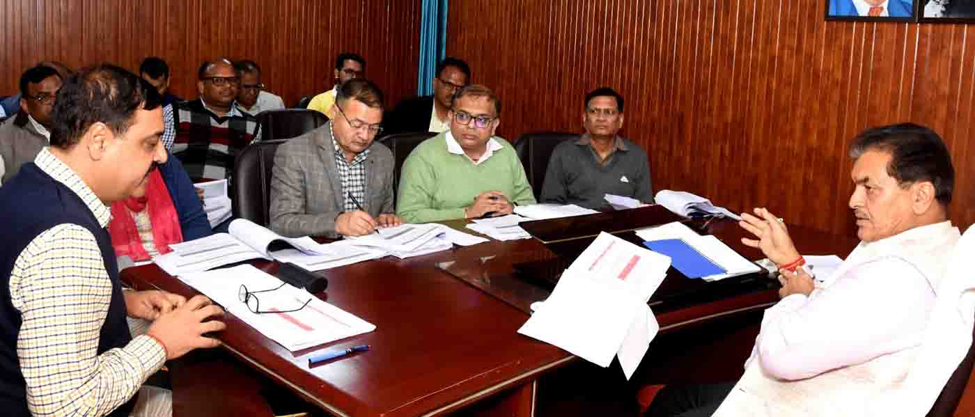 Agarwal directs officials to expedite process of passing residential & commercial building maps